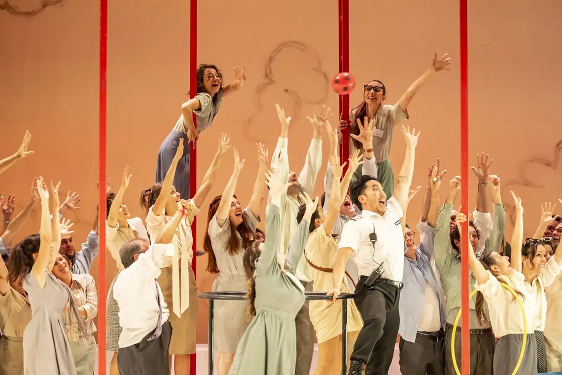 Opera L'Elisir D'Amore del regista Roberto Catalano, Teatro del Maggio musicale fiorentino, Firenze .