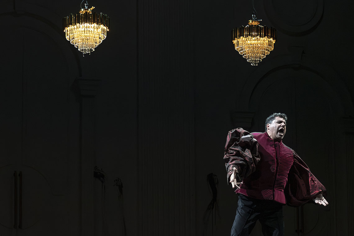 opera il rigoletto del regista roberto catalano al Teatro Municipale, Piacenza nel 2025