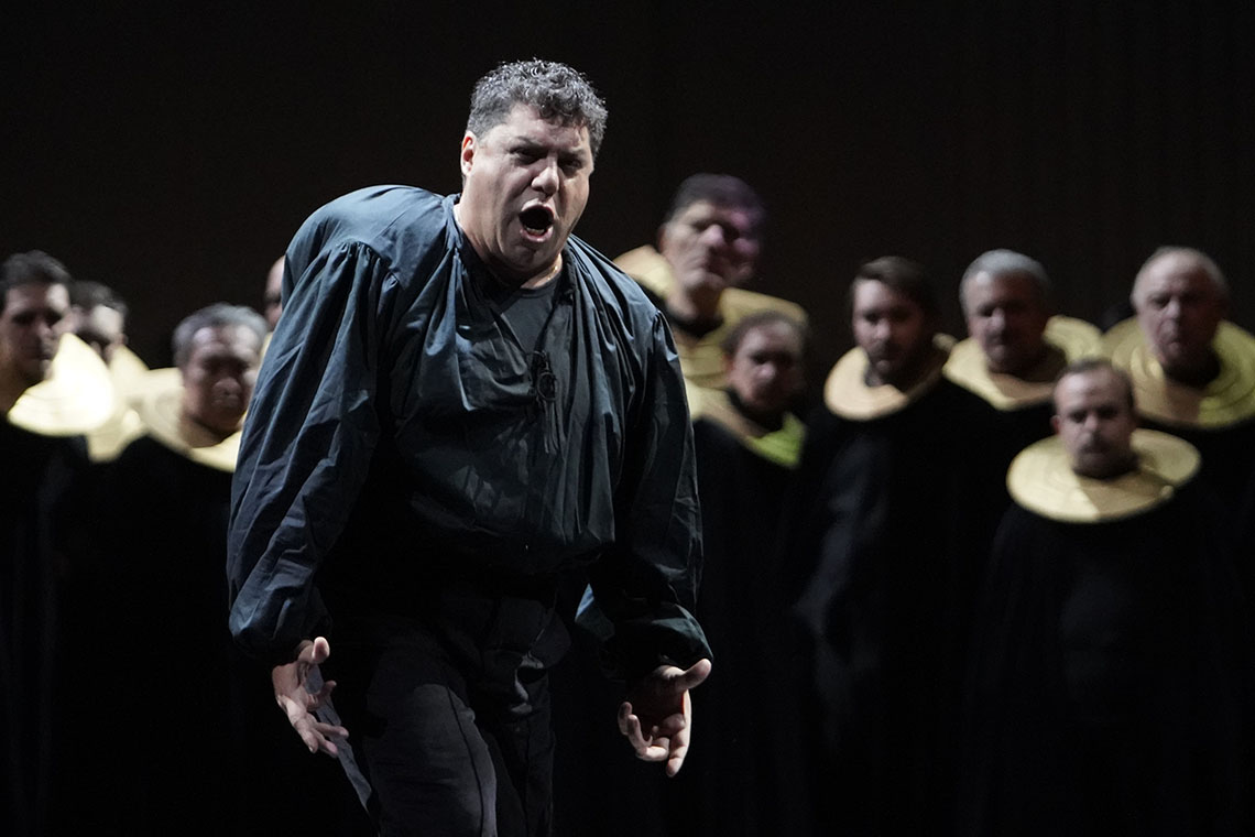 opera il rigoletto del regista roberto catalano al Teatro Municipale, Piacenza nel 2025