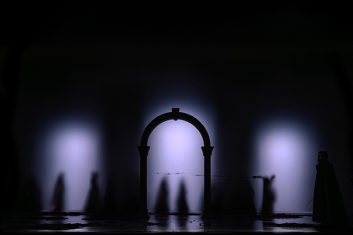 Opera TRILOGIA POPOLARE_IL TROVATORE  del regista Roberto Catalano, al Teatro Municipale, Piacenza nel 2025