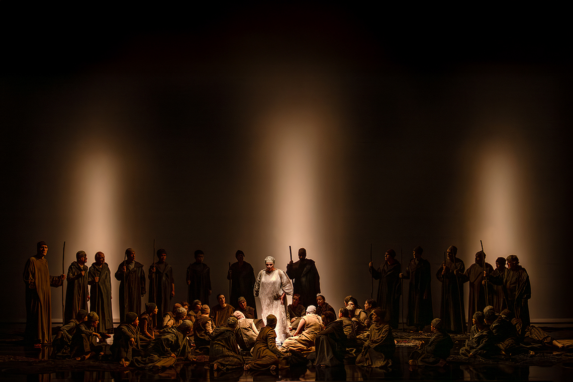 Opera TRILOGIA POPOLARE_IL TROVATORE  del regista Roberto Catalano, al Teatro Municipale, Piacenza nel 2025
